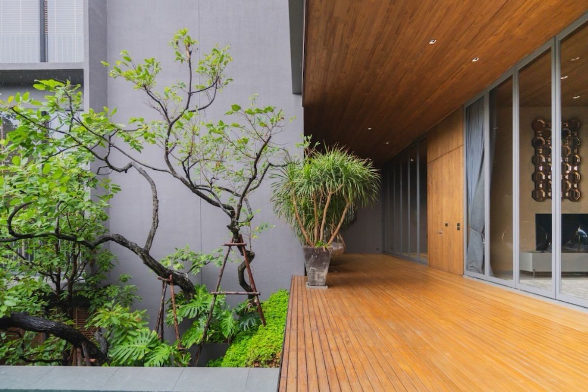 ขายบ้านโชคชัย4 ลาดพร้าว71 : 📢👇 ขายบ้านหรู  3 ชั้น พร้อมลิฟต์ และ สระว่ายน้ำ  สวนกลางบ้าน พร้อมม่านน้ำตก ทำเลดี เงียบสงบ เดินทางสะดวก ใกล้ทางด่วน 