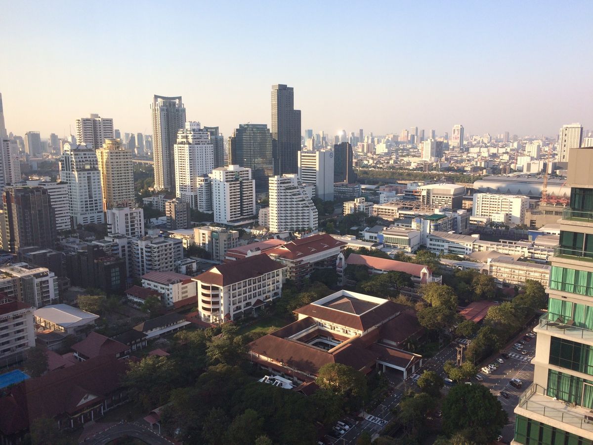 ขายคอนโดสุขุมวิท อโศก ทองหล่อ : 🏙️ ขายพร้อมผู้เช่า มิถุนายน 2569
คอนโดหรู The Esse Asoke 1 ห้องนอน เฟอร์นิเจอร์ตกแต่ง พร้อมอยู่ วิวสวย ใกล้ BTS อโศก