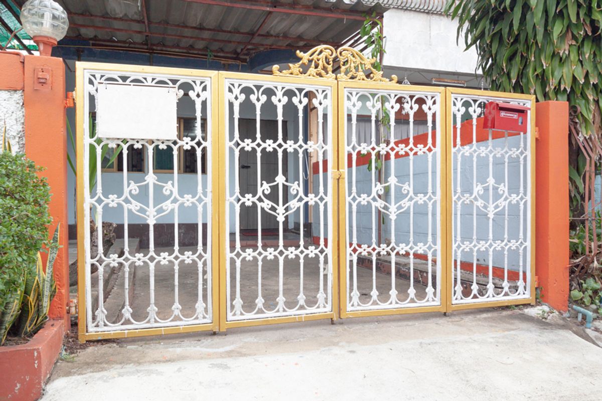 ให้เช่าทาวน์โฮมลาดพร้าว101 แฮปปี้แลนด์ : ให้เช่าทาวน์เฮาส์ 2 ชั้น ลาดพร้าว 130/2 (เจ้าของปล่อยเอง)