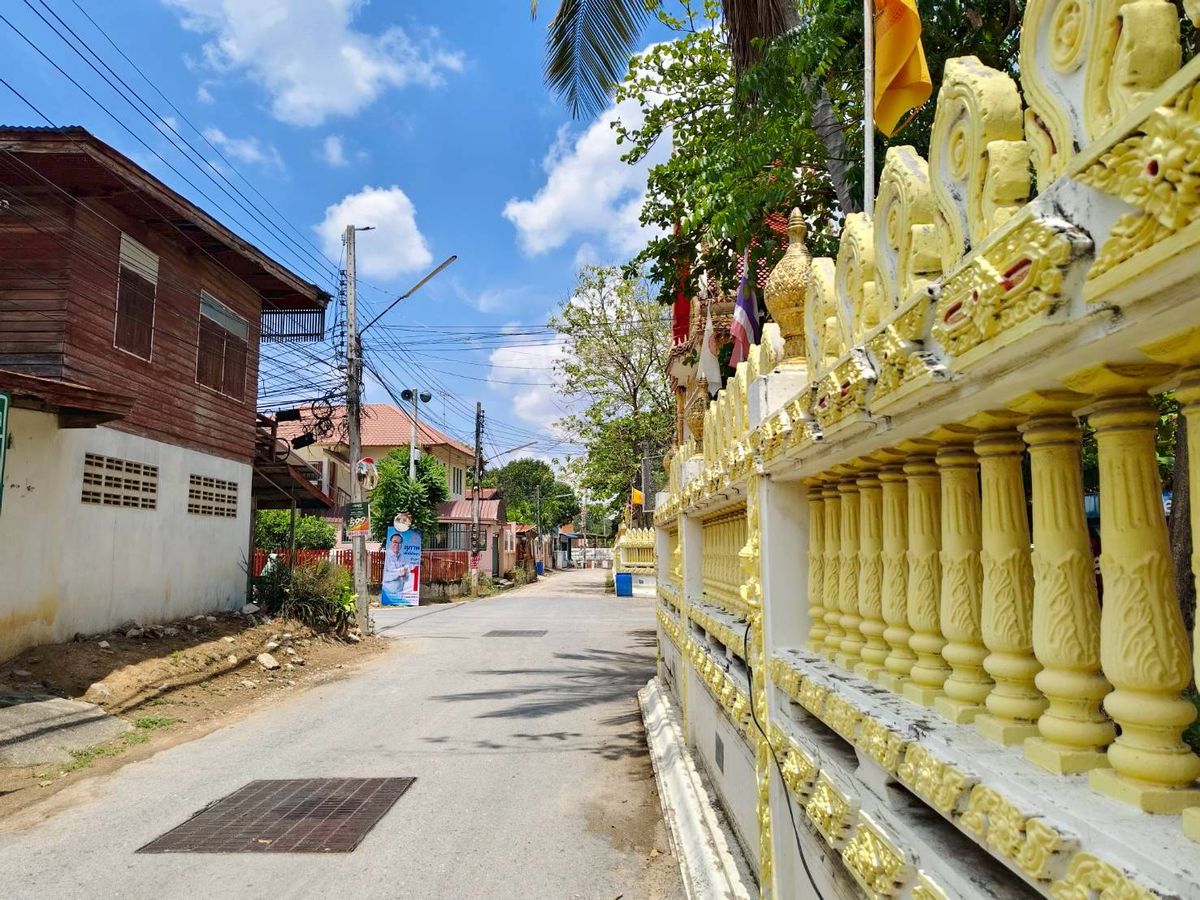 ขายบ้านนครสวรรค์ : ขายบ้านพร้อมที่ดิน อ.ลาดยาว จ.นครสวรรค์ บ้านติดถนน ใกล้วัดลาดยาว (N.1733)