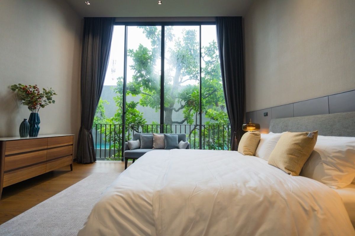 ขายบ้านโชคชัย4 ลาดพร้าว71 : 📢👇 ขายบ้านหรู  3 ชั้น พร้อมลิฟต์ และ สระว่ายน้ำ  สวนกลางบ้าน พร้อมม่านน้ำตก ทำเลดี เงียบสงบ เดินทางสะดวก ใกล้ทางด่วน 