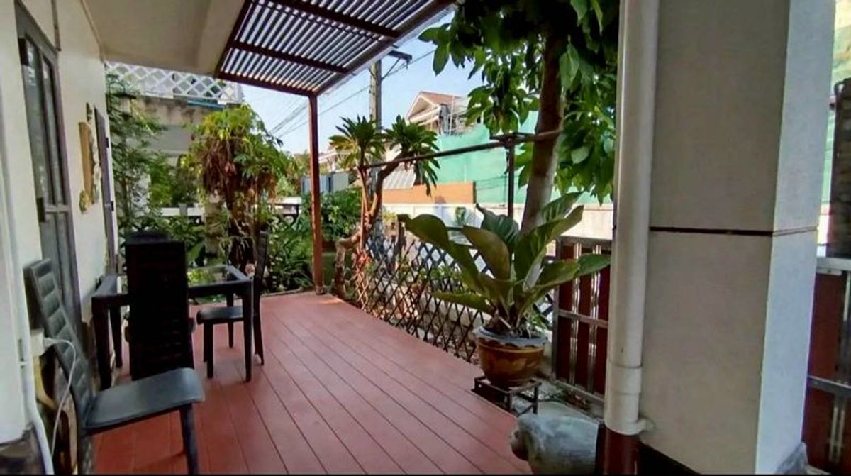 ขายบ้านมีนบุรี-ร่มเกล้า : ขายบ้านเดี่ยว 𝟮 ชั้น มบ.จันทร์บัวสวย 𝟱𝟬 ตารางวา 𝟯 ห้องนอน ติดถนนสุวินทวงศ์ แขวงแสนแสบ เขตมีนบุรี กรุงเทพมหานคร