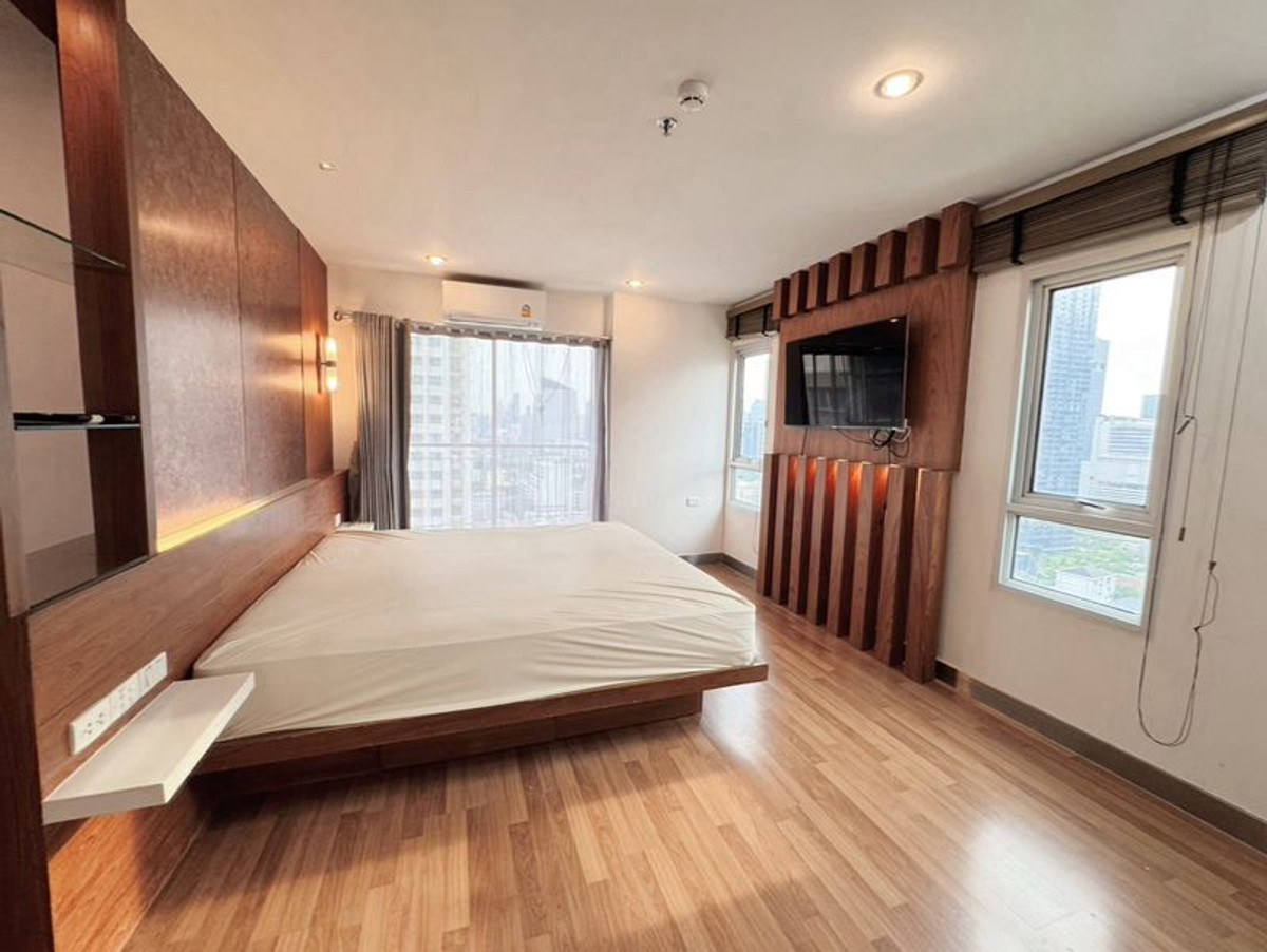 ให้เช่าคอนโดพระราม 9 เพชรบุรีตัดใหม่ RCA : ให้เช่า 25000 บาท ลุมพินี เพลส พระราม9 รัชดา 2นอน2น้ำ มีอ่างอาบน้ำกุชชี ตกแต่งบิ้วอินสวยงาม