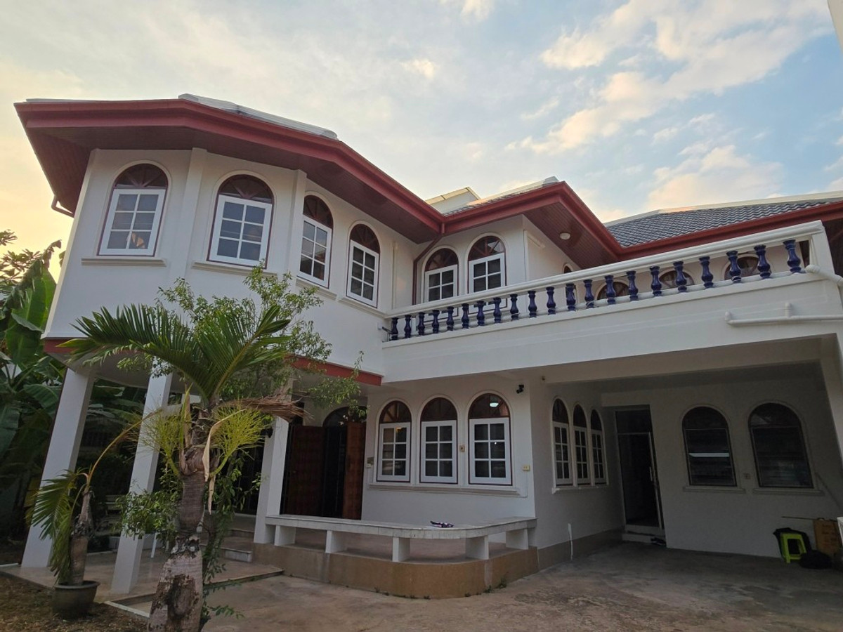 For RentHome OfficeSathorn, Narathiwat : บ้านเดี่ยว 2 ชั้นสำหรับพักอาศัยหรือโฮมออฟฟิสขนาดประมาณ 300 ตรม.มี 5 ห้องนอน