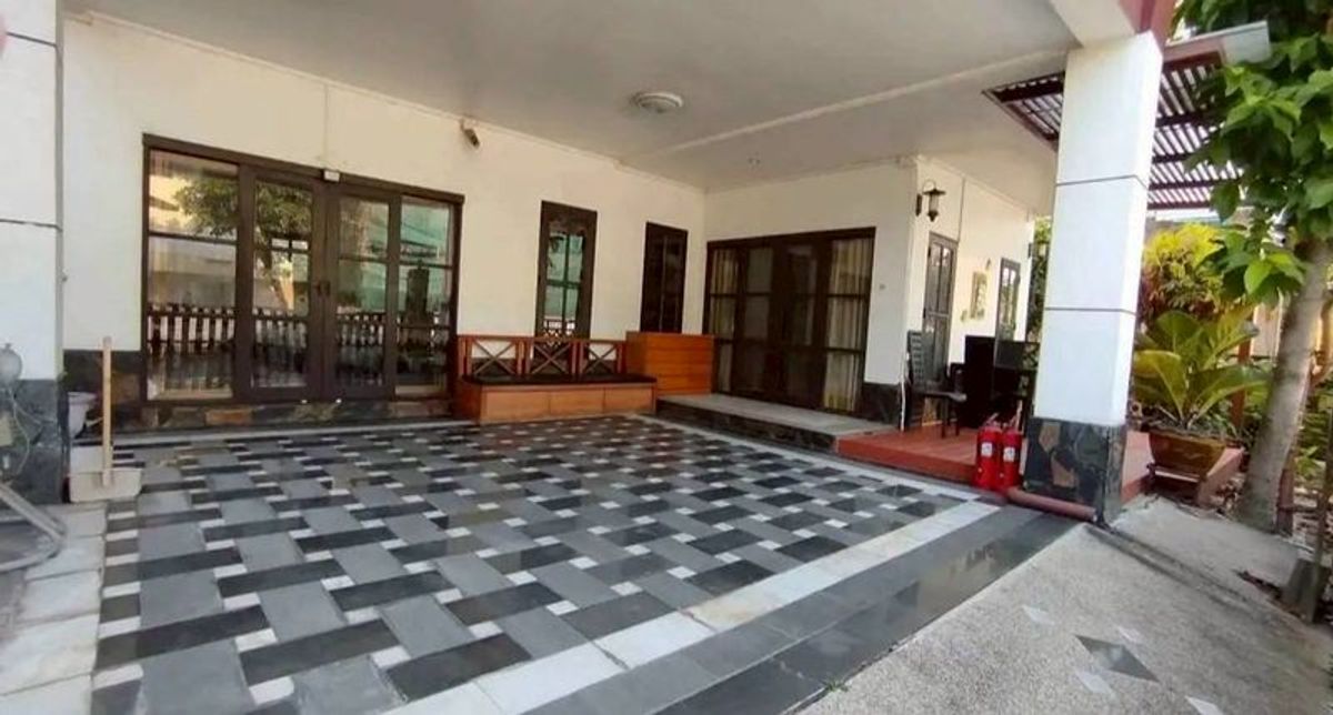 ขายบ้านมีนบุรี-ร่มเกล้า : ขายบ้านเดี่ยว 𝟮 ชั้น มบ.จันทร์บัวสวย 𝟱𝟬 ตารางวา 𝟯 ห้องนอน ติดถนนสุวินทวงศ์ แขวงแสนแสบ เขตมีนบุรี กรุงเทพมหานคร