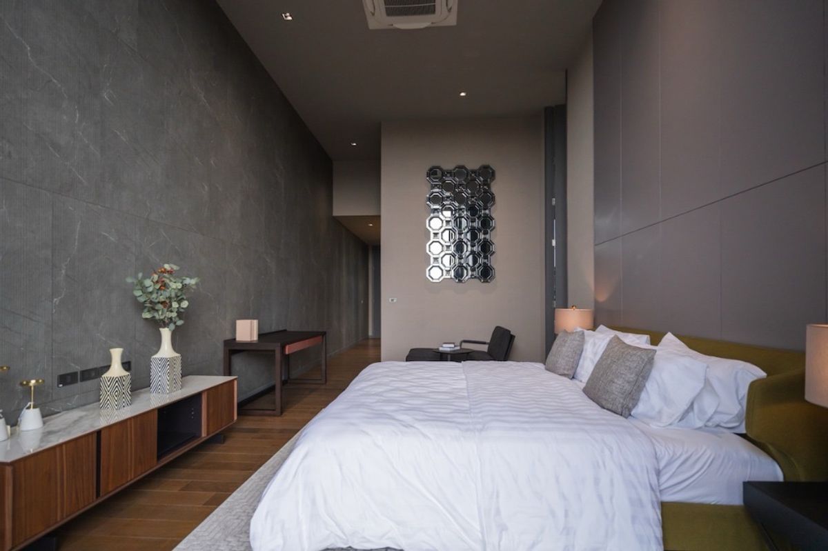 ขายบ้านโชคชัย4 ลาดพร้าว71 : 📢👇 ขายบ้านหรู  3 ชั้น พร้อมลิฟต์ และ สระว่ายน้ำ  สวนกลางบ้าน พร้อมม่านน้ำตก ทำเลดี เงียบสงบ เดินทางสะดวก ใกล้ทางด่วน 