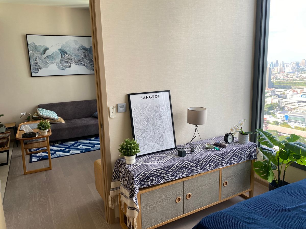 ขายคอนโดสุขุมวิท อโศก ทองหล่อ : 🏙️ ขายพร้อมผู้เช่า มิถุนายน 2569
คอนโดหรู The Esse Asoke 1 ห้องนอน เฟอร์นิเจอร์ตกแต่ง พร้อมอยู่ วิวสวย ใกล้ BTS อโศก