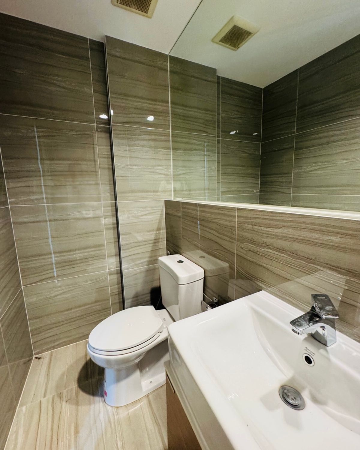 For SaleTownhomePattanakan, Srinakarin : Urgent sale! Nirvana Define corner townhome, Srinakarin - Rama 9 project, next to the main road, Krungthep Kreetha, convenient to travel near the city near the sky train!  Big house Type C - Define230 • 3.5 Townhome, Land Area 31.9 sq.w. Usable area 230 s