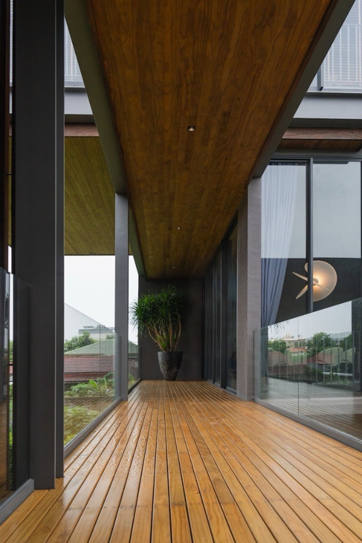 ขายบ้านโชคชัย4 ลาดพร้าว71 : 📢👇 ขายบ้านหรู  3 ชั้น พร้อมลิฟต์ และ สระว่ายน้ำ  สวนกลางบ้าน พร้อมม่านน้ำตก ทำเลดี เงียบสงบ เดินทางสะดวก ใกล้ทางด่วน 