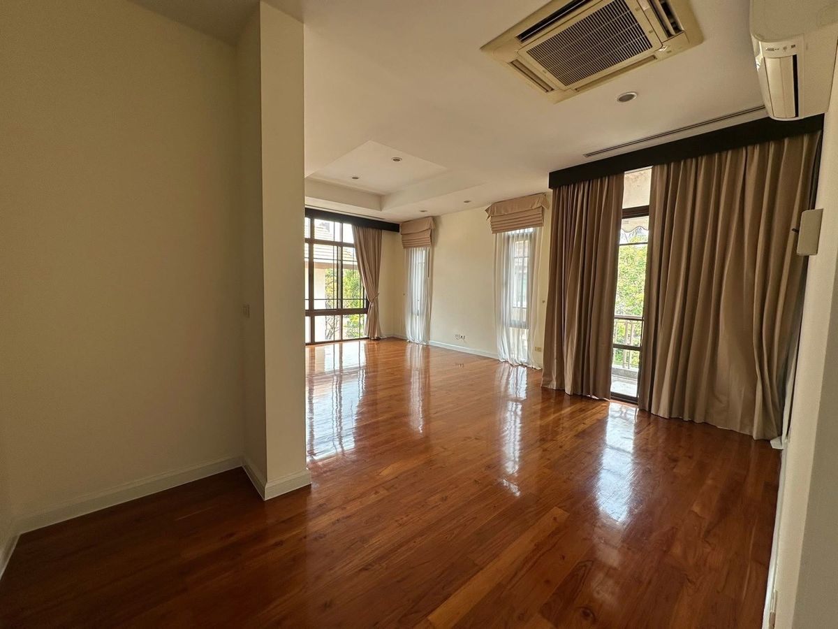 ♣ Luxury house ♣ บ้านเดี่ยว 3 ชั้น 96.00 ตร.ว. | 4 ห้องนอน 5 ห้องน้ำ | ใกล้ BTS สถานีพระโขนง 2 นาที, โรงพยาบาลสุขุมวิท 4 นาที, Gateway เอกมัย 4 นาที Loading...