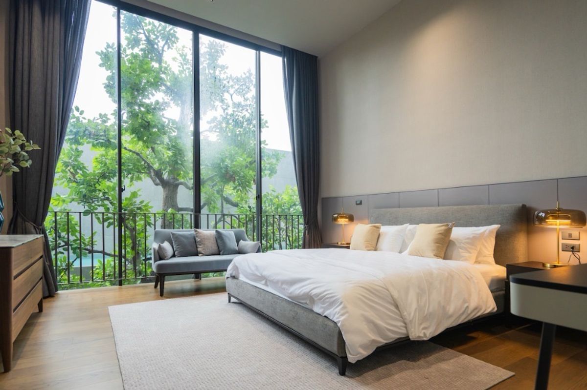 ขายบ้านโชคชัย4 ลาดพร้าว71 : 📢👇 ขายบ้านหรู  3 ชั้น พร้อมลิฟต์ และ สระว่ายน้ำ  สวนกลางบ้าน พร้อมม่านน้ำตก ทำเลดี เงียบสงบ เดินทางสะดวก ใกล้ทางด่วน 