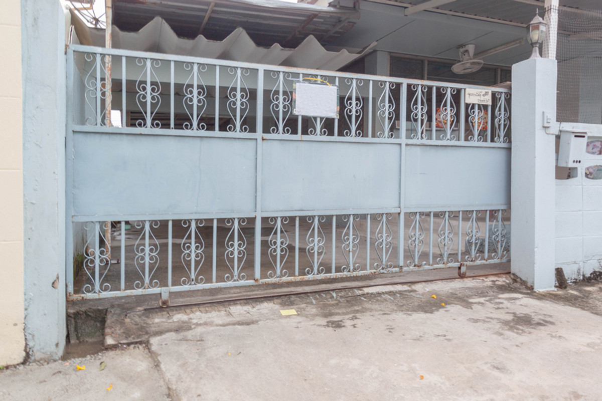 For RentTownhomeLadprao101, Happy Land, The Mall Bang Kapi : 2 -story townhouse for rent, Lat Phrao 80 (the owner released by himself)