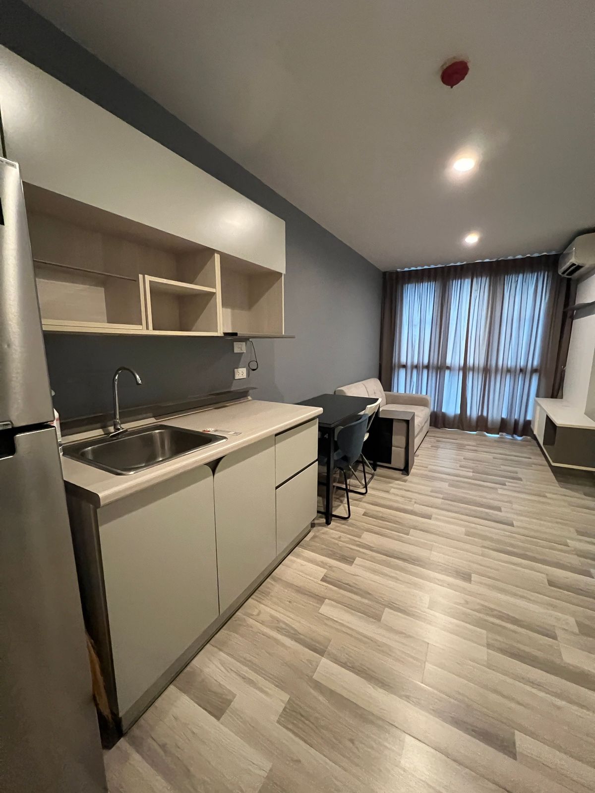 For RentCondo : 🌟 ห้องใหม่ ราคาดีมาก‼️ เฟอร์ครบ เครื่องใช้ไฟฟ้าครบ จอดรถสบาย เดินทางสะดวก