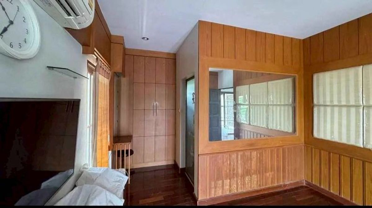 ขายบ้านมีนบุรี-ร่มเกล้า : ขายบ้านเดี่ยว 𝟮 ชั้น มบ.จันทร์บัวสวย 𝟱𝟬 ตารางวา 𝟯 ห้องนอน ติดถนนสุวินทวงศ์ แขวงแสนแสบ เขตมีนบุรี กรุงเทพมหานคร