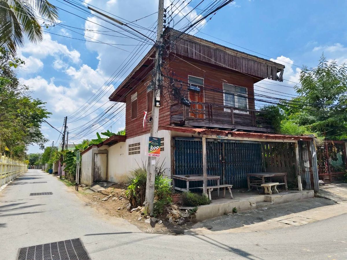 ขายบ้านนครสวรรค์ : ขายบ้านพร้อมที่ดิน อ.ลาดยาว จ.นครสวรรค์ บ้านติดถนน ใกล้วัดลาดยาว (N.1733)