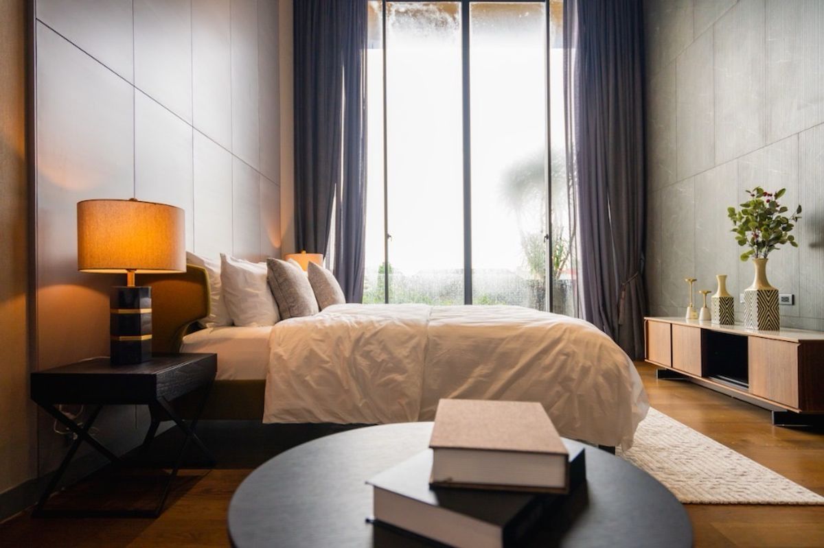 ขายบ้านโชคชัย4 ลาดพร้าว71 : 📢👇 ขายบ้านหรู  3 ชั้น พร้อมลิฟต์ และ สระว่ายน้ำ  สวนกลางบ้าน พร้อมม่านน้ำตก ทำเลดี เงียบสงบ เดินทางสะดวก ใกล้ทางด่วน 