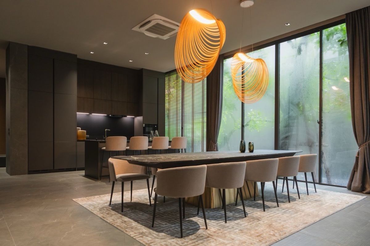 ขายบ้านโชคชัย4 ลาดพร้าว71 : 📢👇 ขายบ้านหรู  3 ชั้น พร้อมลิฟต์ และ สระว่ายน้ำ  สวนกลางบ้าน พร้อมม่านน้ำตก ทำเลดี เงียบสงบ เดินทางสะดวก ใกล้ทางด่วน 