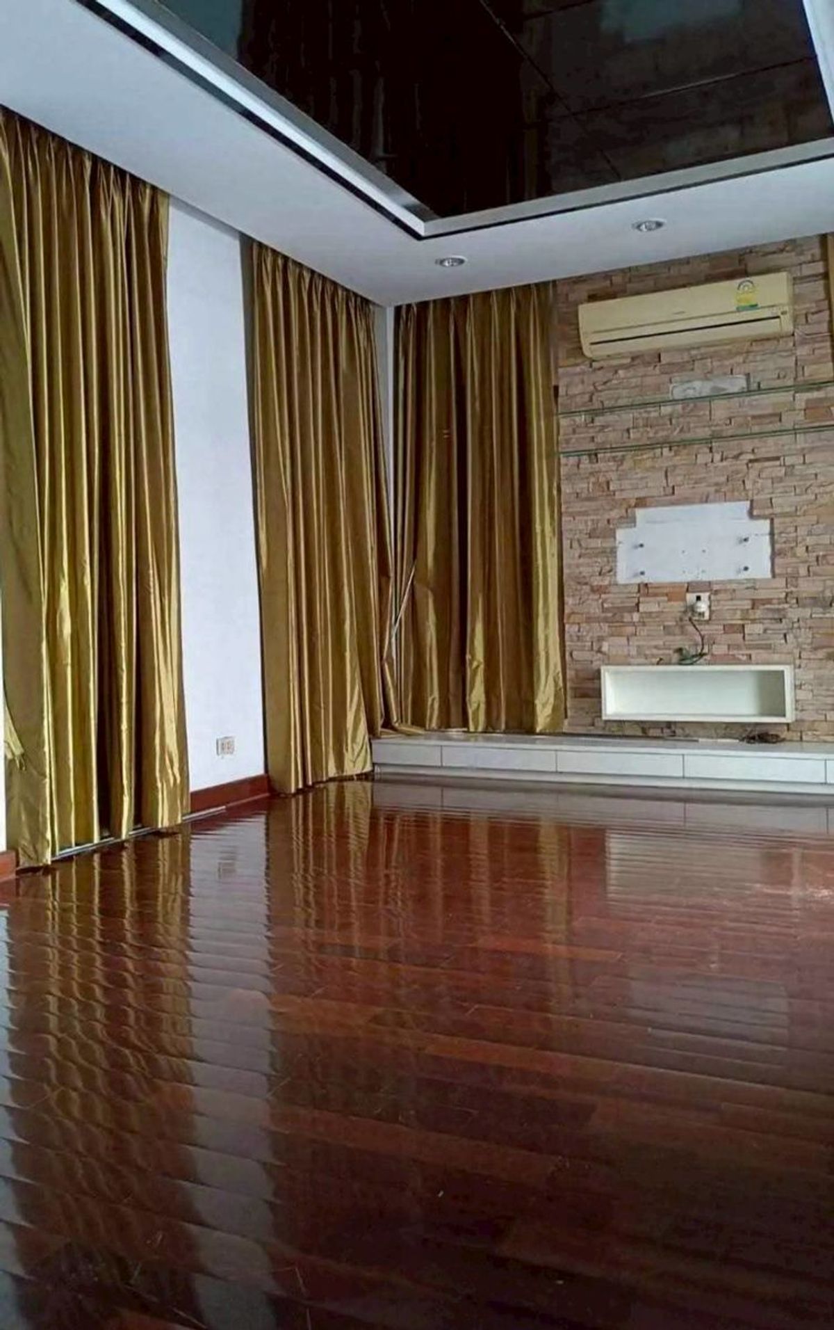 ขายบ้านมีนบุรี-ร่มเกล้า : ขายบ้านเดี่ยว 𝟮 ชั้น มบ.จันทร์บัวสวย 𝟱𝟬 ตารางวา 𝟯 ห้องนอน ติดถนนสุวินทวงศ์ แขวงแสนแสบ เขตมีนบุรี กรุงเทพมหานคร