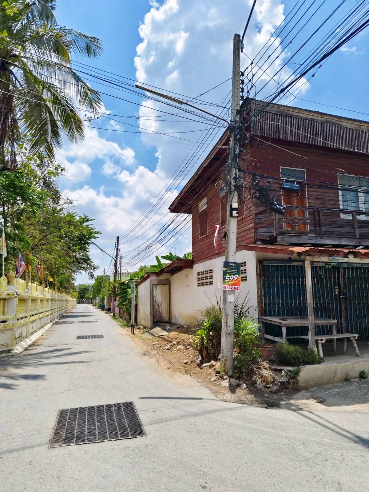 ขายบ้านนครสวรรค์ : ขายบ้านพร้อมที่ดิน อ.ลาดยาว จ.นครสวรรค์ บ้านติดถนน ใกล้วัดลาดยาว (N.1733)