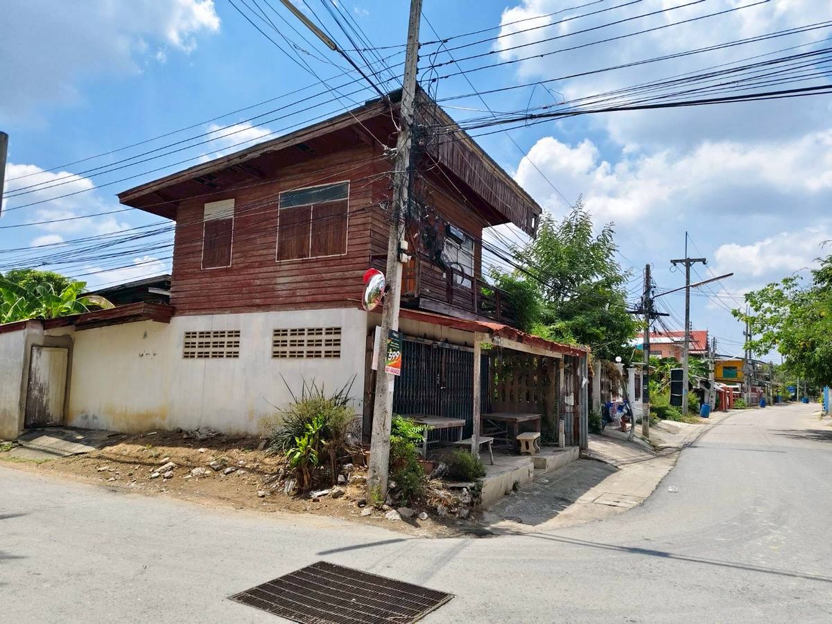 ขายบ้านนครสวรรค์ : ขายบ้านพร้อมที่ดิน อ.ลาดยาว จ.นครสวรรค์ บ้านติดถนน ใกล้วัดลาดยาว (N.1733)