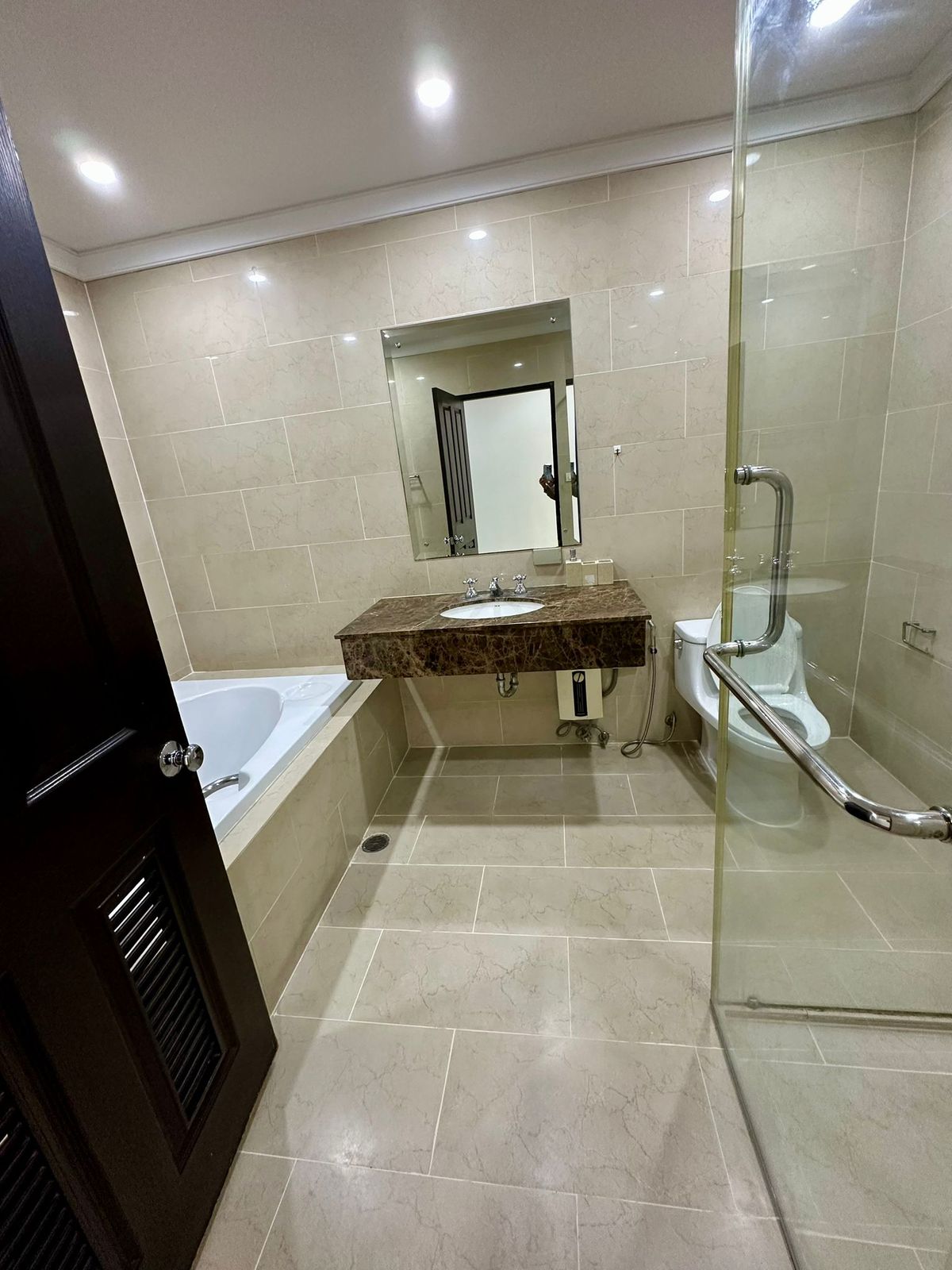 For SaleCondoSukhumvit, Asoke, Thonglor : Rare Item!! big size unit in the heart of Phromphong ✨The Cadogan Private Residence✨3 bedrooms, 4 bathrooms, size 199.27 sq m, near BTS Phrom Phong Tel.0982645161