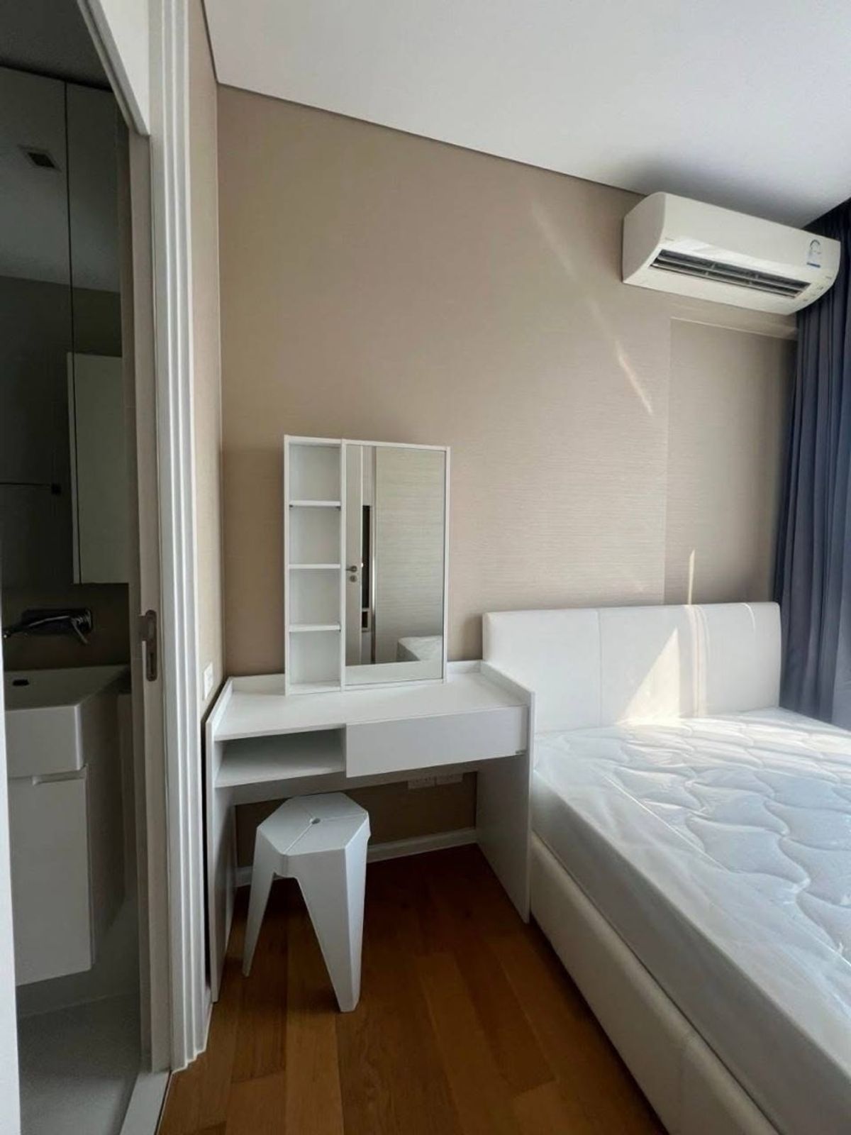 ให้เช่าคอนโดลาดพร้าว เซ็นทรัลลาดพร้าว : ให้เช่าคอนโด The Saint Residences เฟอร์และเครื่องใช้ไฟฟ้าครบ พร้อมเข้าอยู่ เดินทางสะดวก ใกล้MRTพหลโยธินเพียง350เมตร สนใจทักได้เลยค่า