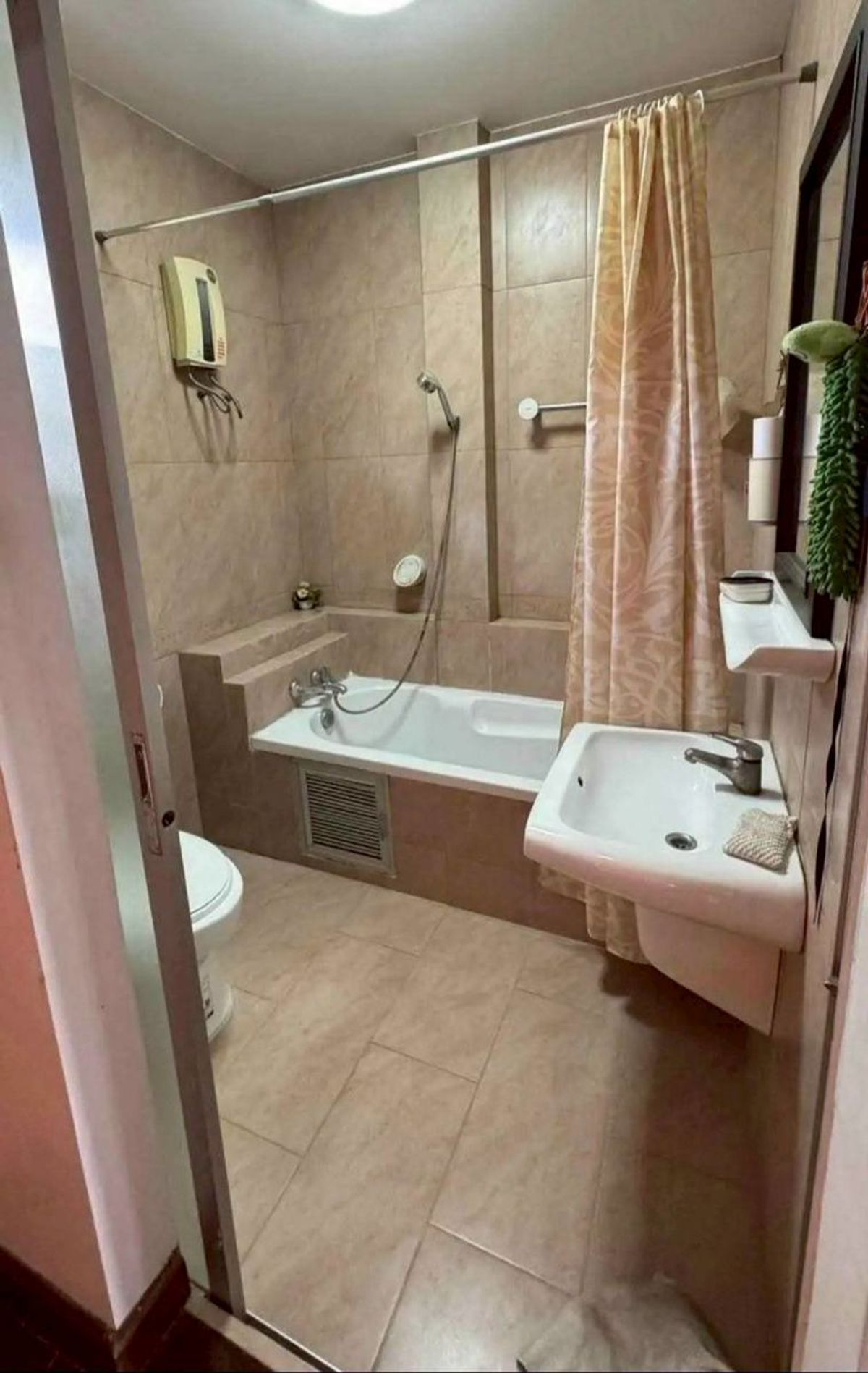 ขายบ้านมีนบุรี-ร่มเกล้า : ขายบ้านเดี่ยว 𝟮 ชั้น มบ.จันทร์บัวสวย 𝟱𝟬 ตารางวา 𝟯 ห้องนอน ติดถนนสุวินทวงศ์ แขวงแสนแสบ เขตมีนบุรี กรุงเทพมหานคร