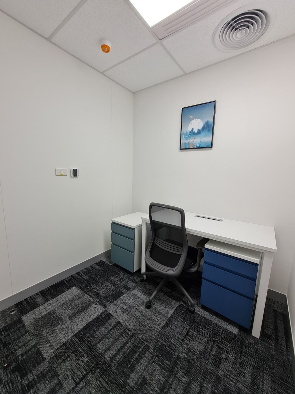 For RentOfficeVipawadee, Don Mueang, Lak Si : Line: @zimple_asset  Fully furnished office space for rent featuring modern-style decor and fully equipped with essential office furniture for immediate use.