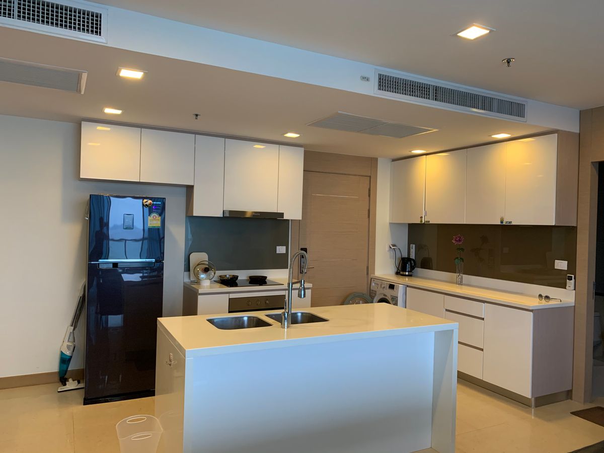 For RentCondoPattaya, Bangsaen, Chonburi : For Rent The Palm Wongamat Beach Front Pattaya 99 SQ.M Hight Floor (S03-1272)