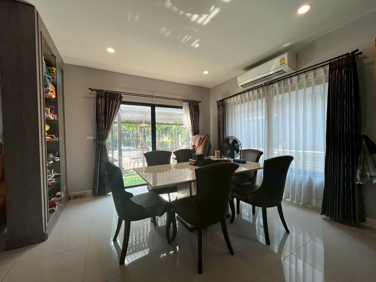 For SaleHousePathum Thani,Rangsit, Thammasat : 📌 Luxury Large Single House for Sale in Burasiri Rangsit, Corner Plot, 90 sq.wah (360 sqm), 4 Bedrooms, 5 Bathrooms, 1 Maid’s Room. Special Price: Only 10.5 Million Baht! (from original 11.7 MB)