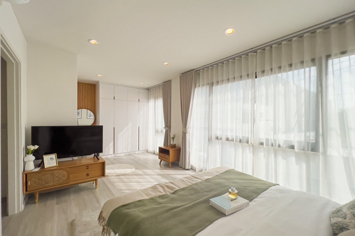 For RentTownhomeNonthaburi, Bang Yai, Bangbuathong : Townhome can make an office, near DBS, close to shopping mall, on main road, 3 bedrooms.