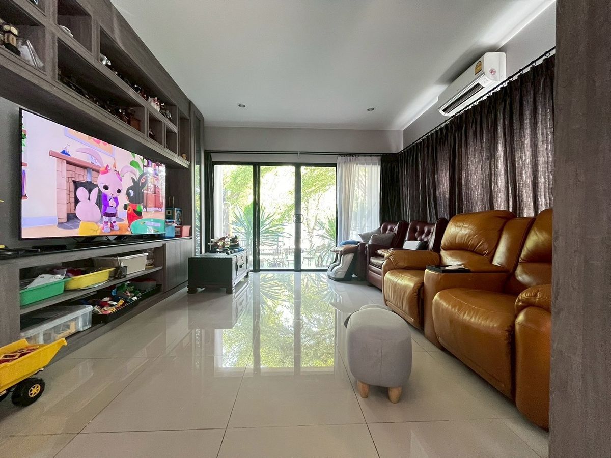 For SaleHousePathum Thani,Rangsit, Thammasat : 📌 Luxury Large Single House for Sale in Burasiri Rangsit, Corner Plot, 90 sq.wah (360 sqm), 4 Bedrooms, 5 Bathrooms, 1 Maid’s Room. Special Price: Only 10.5 Million Baht! (from original 11.7 MB)