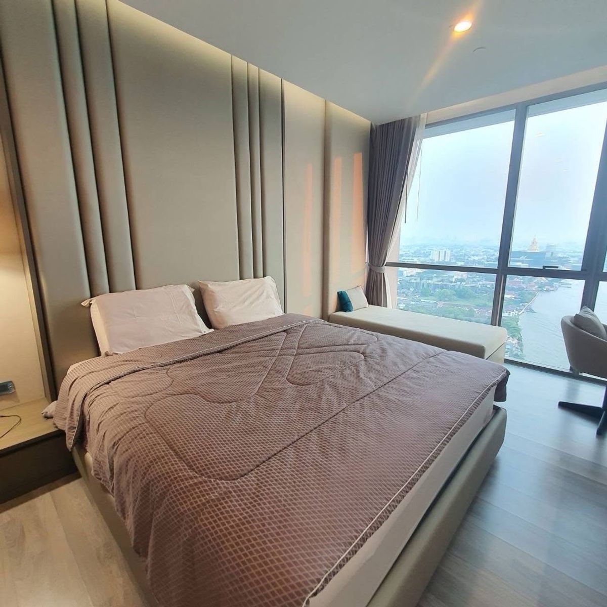 For RentCondoBang Sue, Wong Sawang, Tao Pun : 2 bedroom condo, Chao Phraya River view on the 34th floor at 333 Riverside, attached to MRT Bang Pho 0 meters