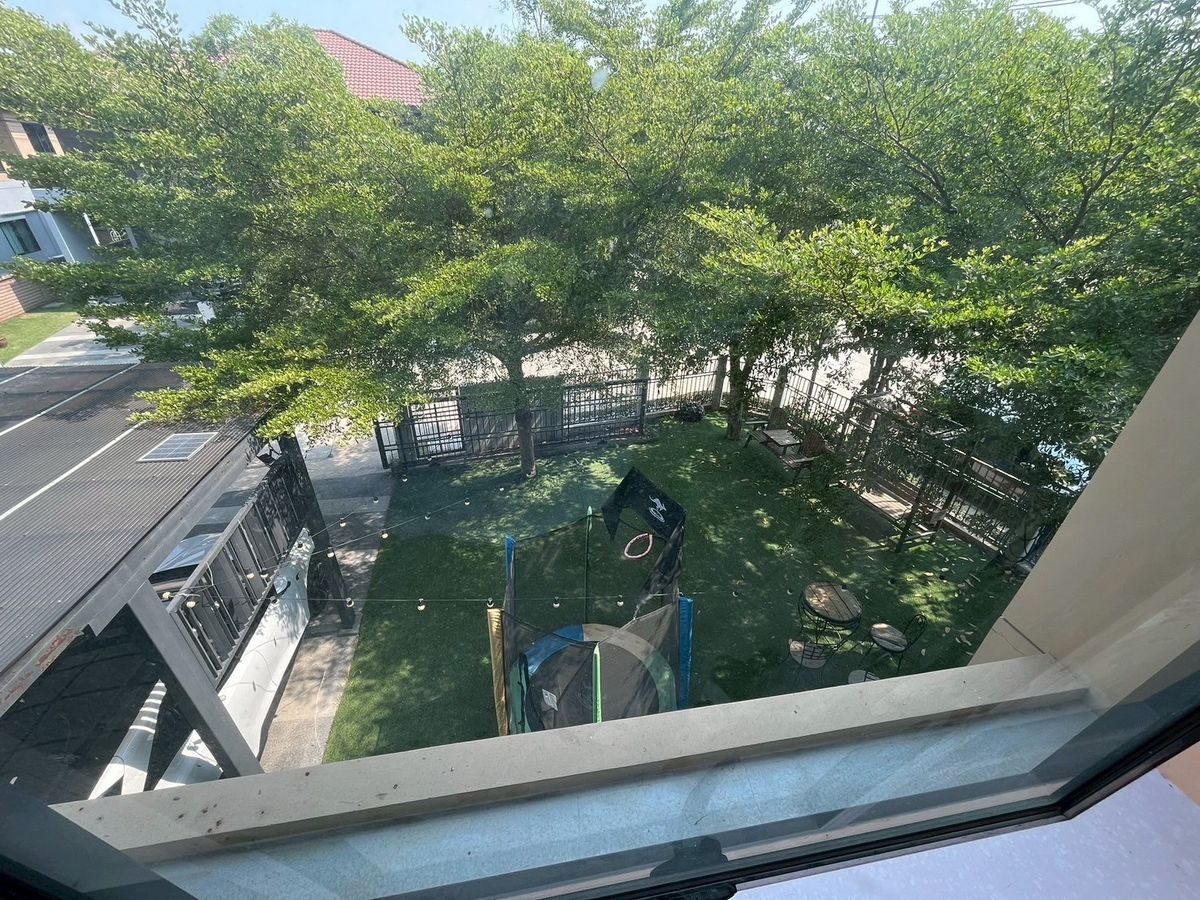 For SaleHousePathum Thani,Rangsit, Thammasat : 📌 Luxury Large Single House for Sale in Burasiri Rangsit, Corner Plot, 90 sq.wah (360 sqm), 4 Bedrooms, 5 Bathrooms, 1 Maid’s Room. Special Price: Only 10.5 Million Baht! (from original 11.7 MB)