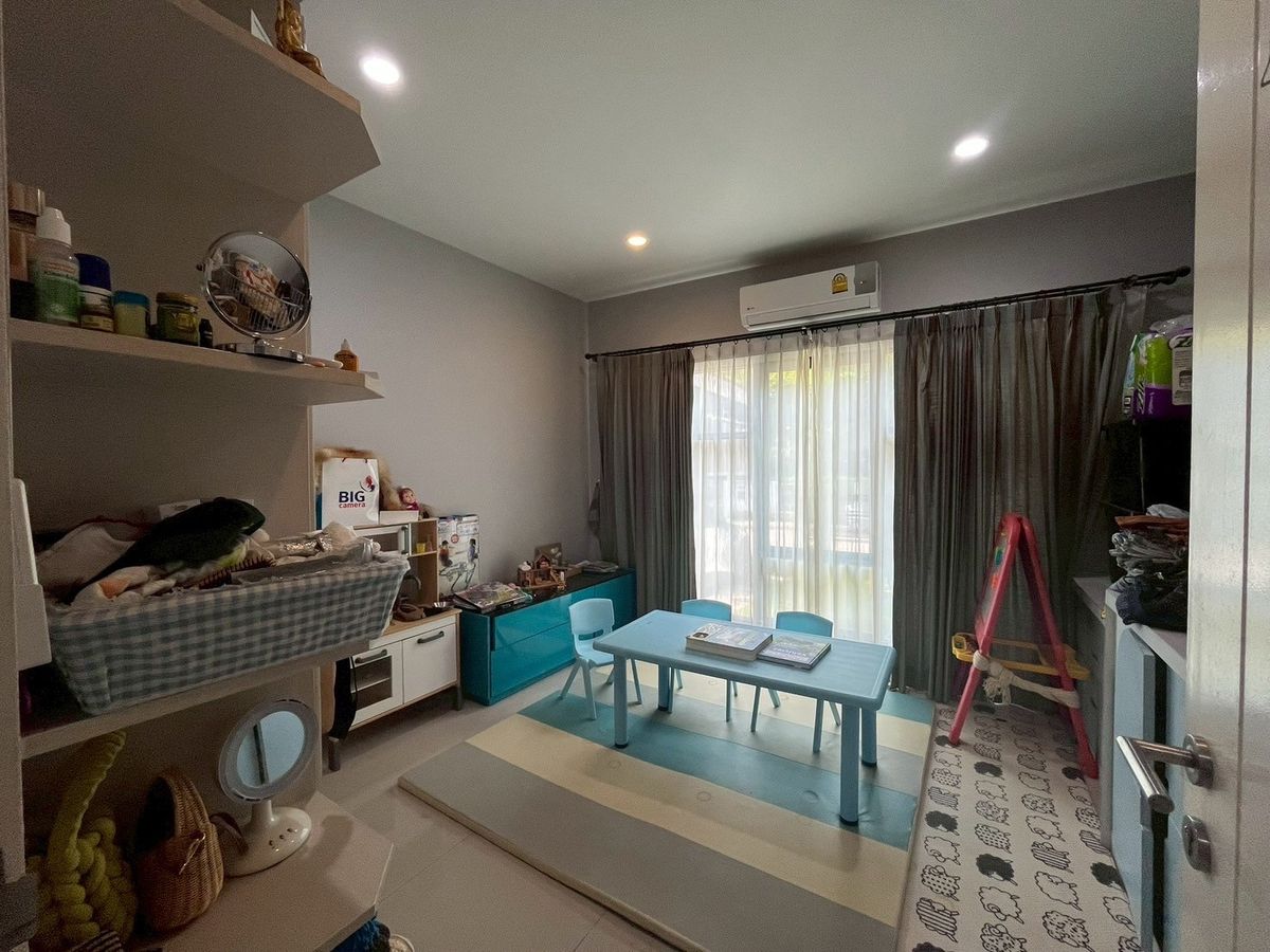 For SaleHousePathum Thani,Rangsit, Thammasat : 📌 Luxury Large Single House for Sale in Burasiri Rangsit, Corner Plot, 90 sq.wah (360 sqm), 4 Bedrooms, 5 Bathrooms, 1 Maid’s Room. Special Price: Only 10.5 Million Baht! (from original 11.7 MB)