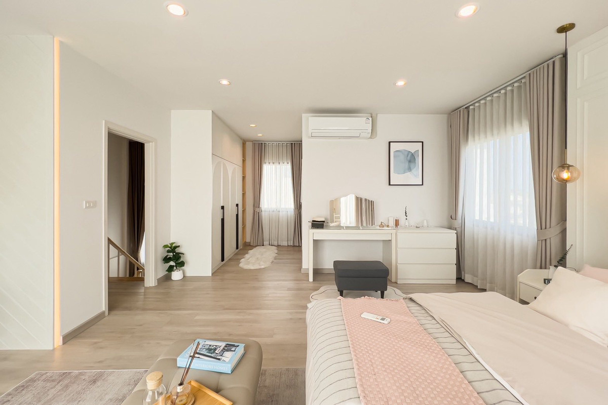 For RentTownhomeNonthaburi, Bang Yai, Bangbuathong : Townhome can make an office, near DBS, close to shopping mall, on main road, 3 bedrooms.