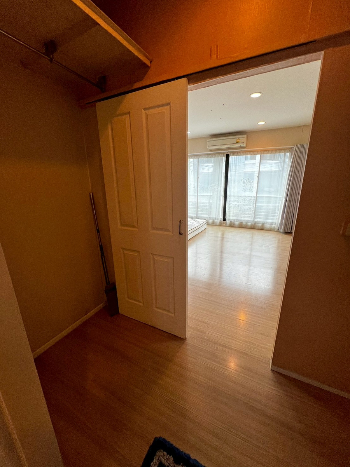 For RentTownhomeRattanathibet, Sanambinna : Townhome pets allowed, 3 floors, opposite Central Rattanathibet, 5 minutes walk to the BTS