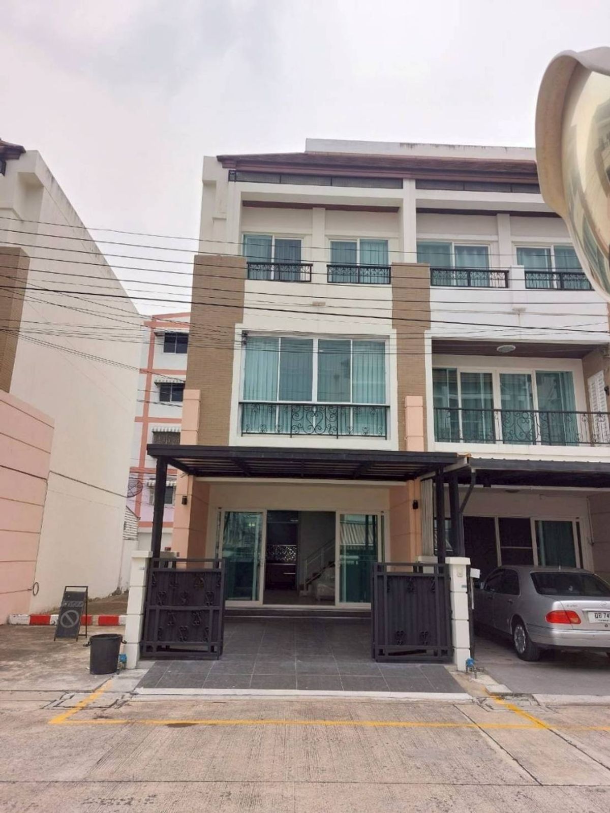 ให้เช่าราษฎร์บูรณะ สุขสวัสดิ์ : ให้เช่าบ้านแฝด บ้านกลางเมือง ดิอิดิชั่น สุขสวัสดิ์ - พระราม 3 ใกล้ มหาวิทยาลัยเทคโนโลยีพระจอมเกล้าธนบุรี เพียง 5 นาที