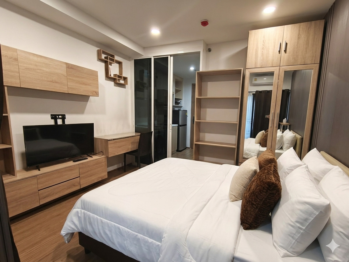 For RentCondoRamkhamhaeng, Hua Mak : 🔥 Condo for rent, The Living Ramkhamhaeng, Floor 17, Swimming Pool View, Full Dress !! 🔥