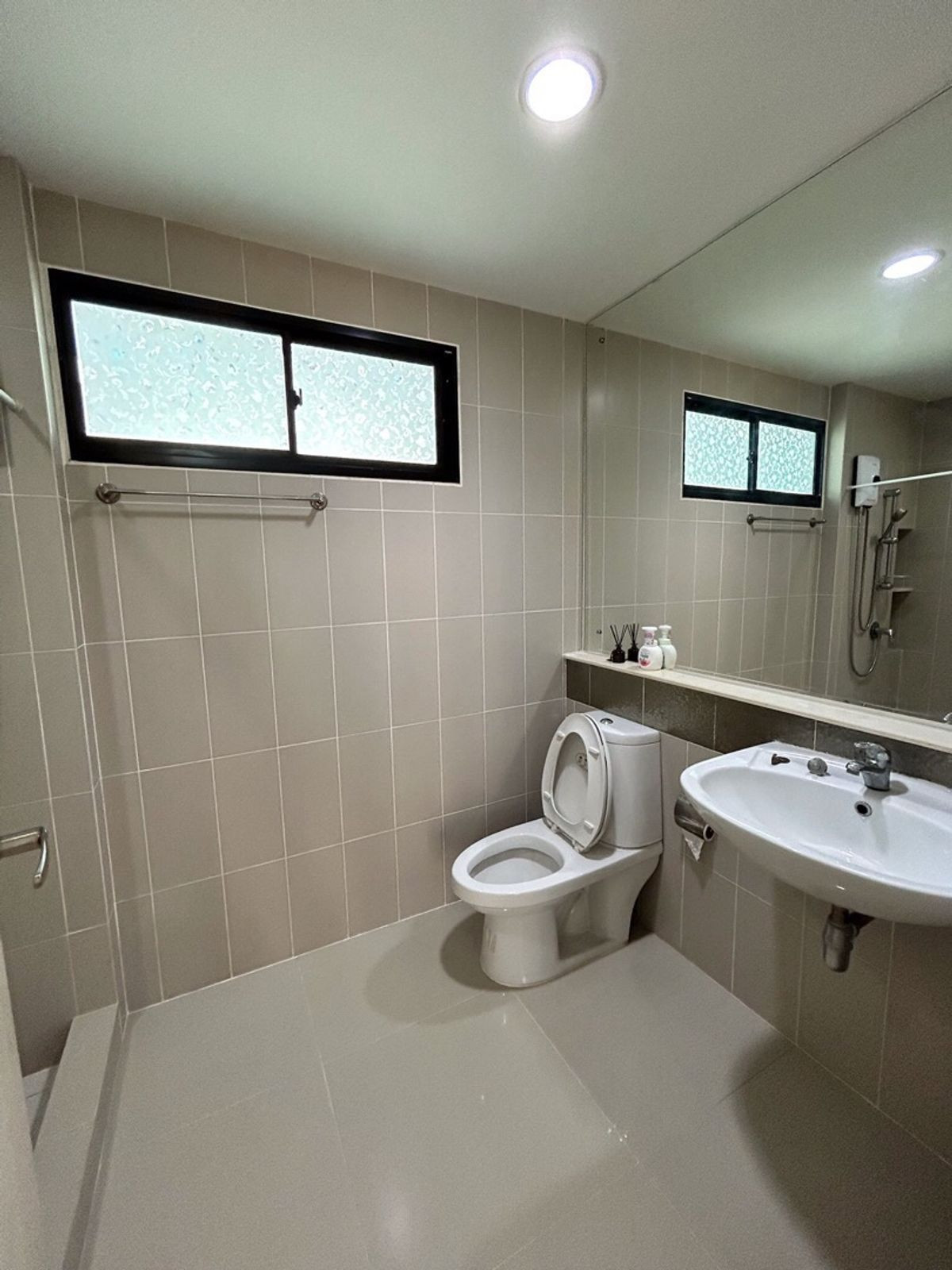 For RentTownhomeRattanathibet, Sanambinna : Townhome pets allowed, 3 floors, opposite Central Rattanathibet, 5 minutes walk to the BTS