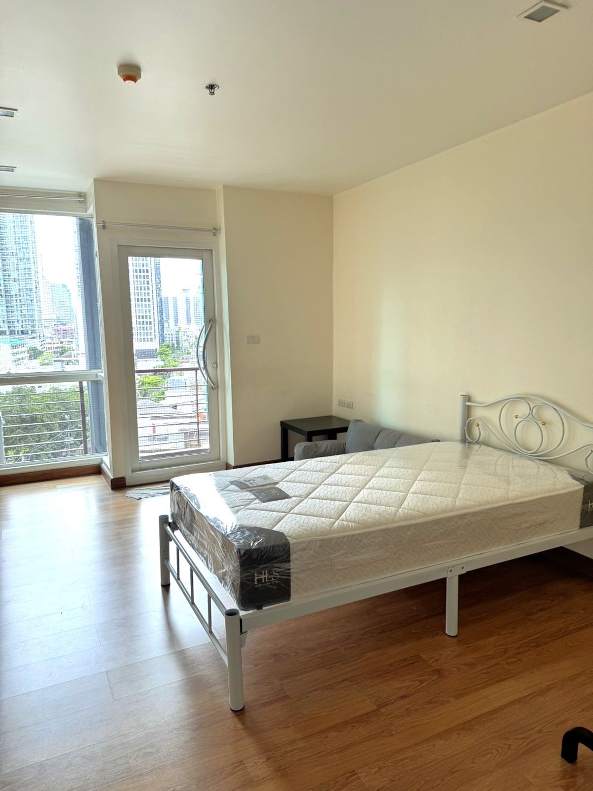 For RentCondoSiam Paragon ,Chulalongkorn,Samyan : !! Beautiful room for rent. Wish @ samyan near MRT Sam Yan