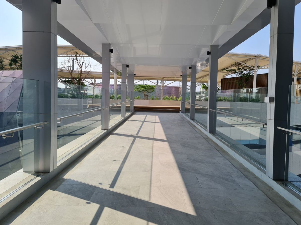 For RentOfficeVipawadee, Don Mueang, Lak Si : Line: @zimple_asset  Fully furnished office space for rent featuring modern-style decor and fully equipped with essential office furniture for immediate use.