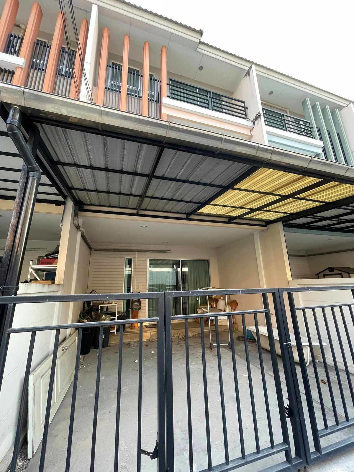 For RentTownhomeRama5, Ratchapruek, Bangkruai : Townhome behind The Walk, less than 5 minutes walk. 4 bedrooms, fully furnished.