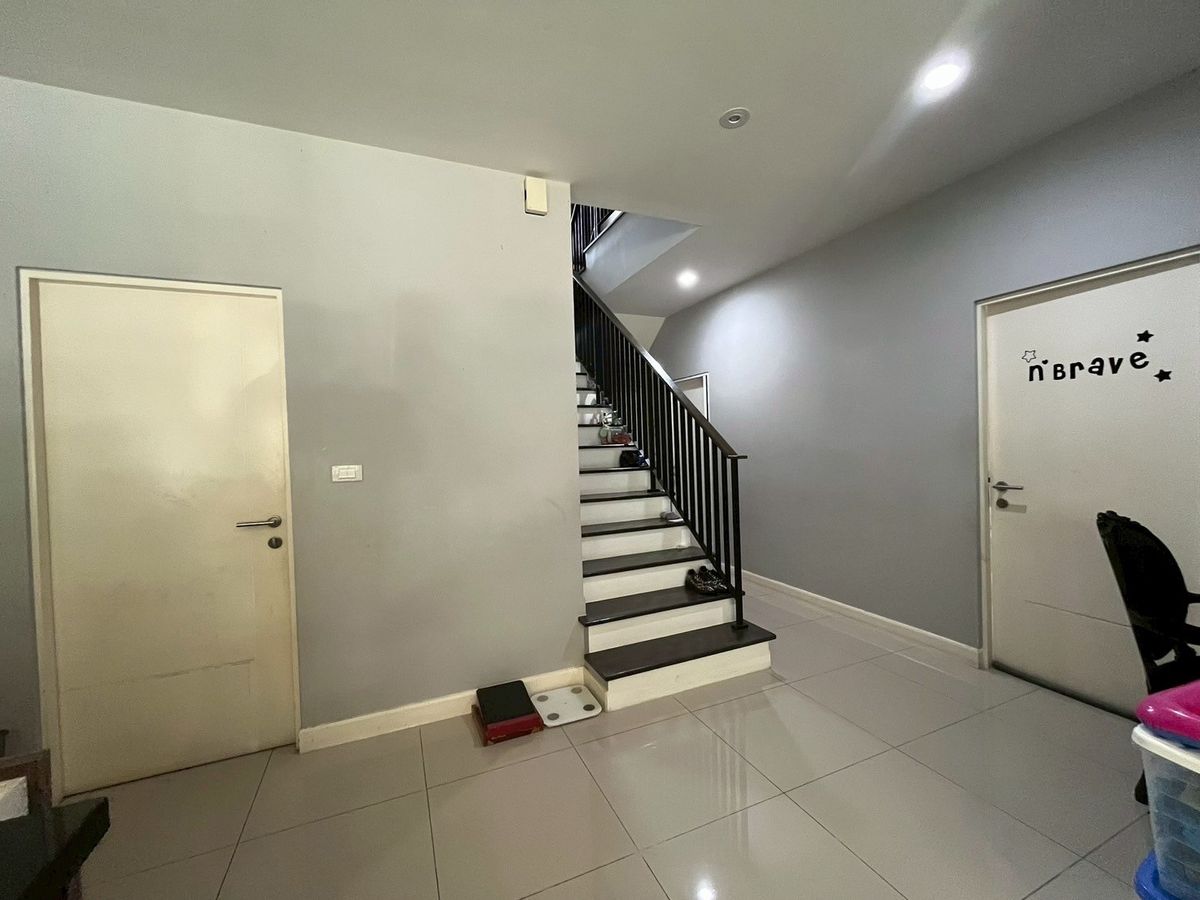 For SaleHousePathum Thani,Rangsit, Thammasat : 📌 Luxury Large Single House for Sale in Burasiri Rangsit, Corner Plot, 90 sq.wah (360 sqm), 4 Bedrooms, 5 Bathrooms, 1 Maid’s Room. Special Price: Only 10.5 Million Baht! (from original 11.7 MB)