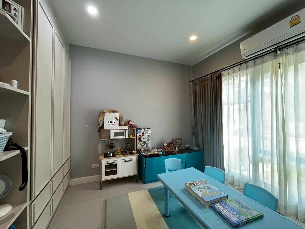 For SaleHousePathum Thani,Rangsit, Thammasat : 📌 Luxury Large Single House for Sale in Burasiri Rangsit, Corner Plot, 90 sq.wah (360 sqm), 4 Bedrooms, 5 Bathrooms, 1 Maid’s Room. Special Price: Only 10.5 Million Baht! (from original 11.7 MB)