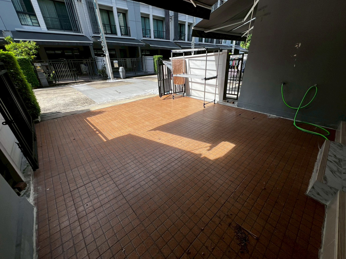 For RentTownhomeRattanathibet, Sanambinna : Townhome pets allowed, 3 floors, opposite Central Rattanathibet, 5 minutes walk to the BTS