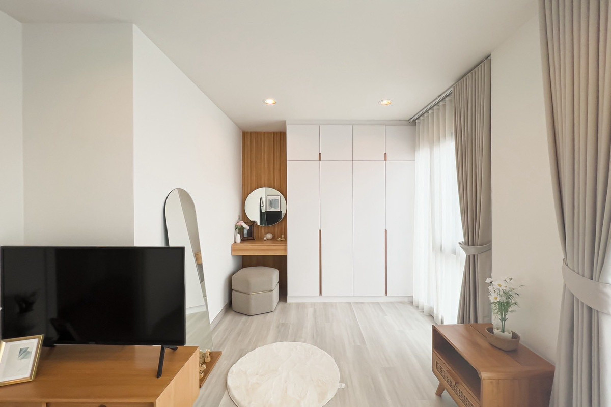 For RentTownhomeNonthaburi, Bang Yai, Bangbuathong : Townhome can make an office, near DBS, close to shopping mall, on main road, 3 bedrooms.