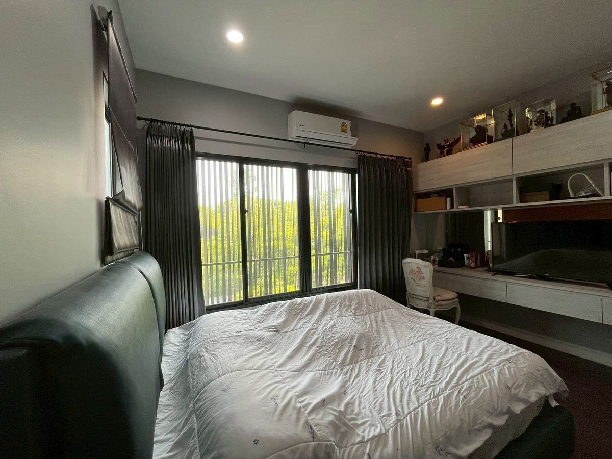 For SaleHousePathum Thani,Rangsit, Thammasat : 📌 Luxury Large Single House for Sale in Burasiri Rangsit, Corner Plot, 90 sq.wah (360 sqm), 4 Bedrooms, 5 Bathrooms, 1 Maid’s Room. Special Price: Only 10.5 Million Baht! (from original 11.7 MB)