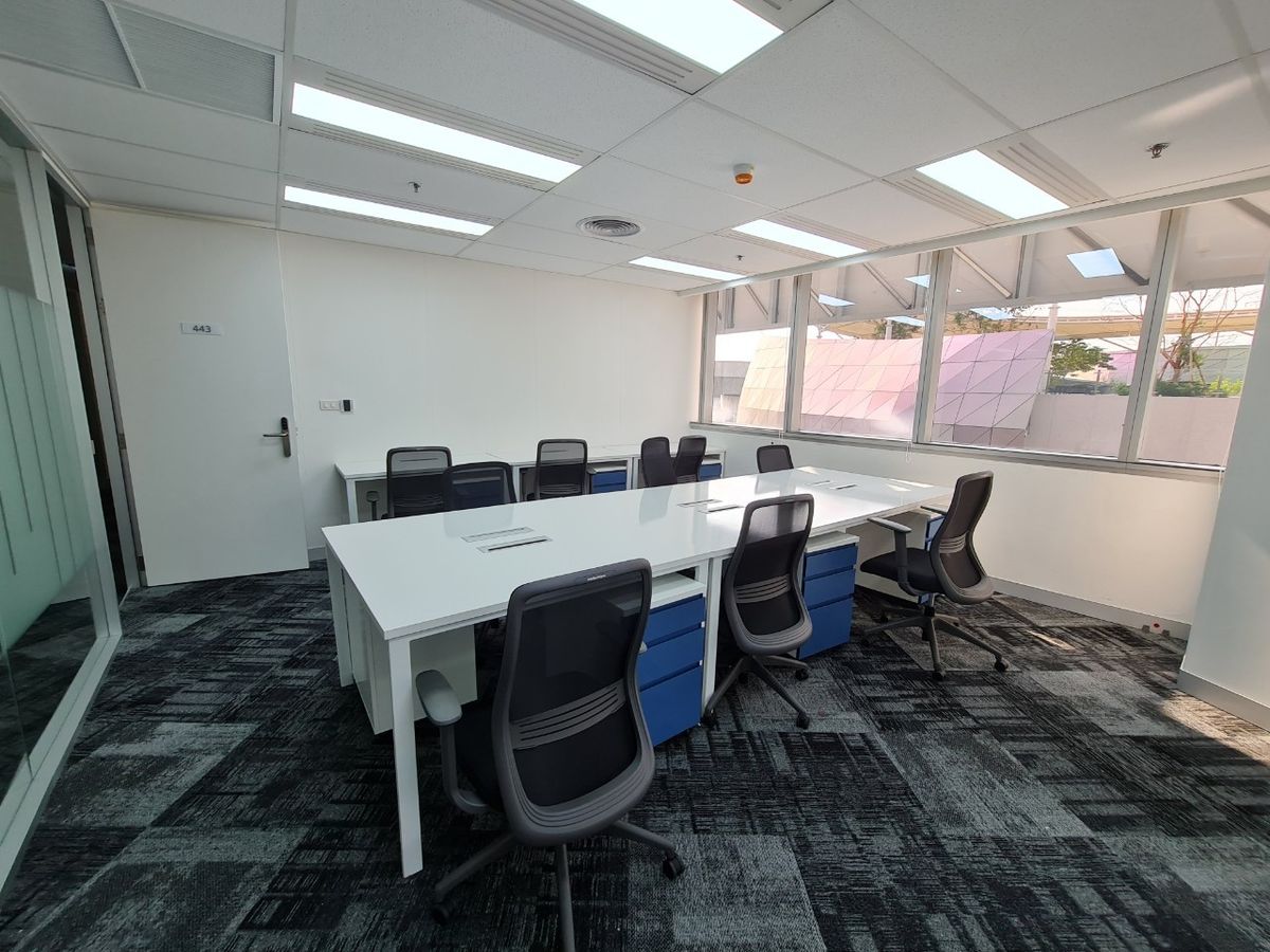 For RentOfficeVipawadee, Don Mueang, Lak Si : Line: @zimple_asset  Fully furnished office space for rent featuring modern-style decor and fully equipped with essential office furniture for immediate use.