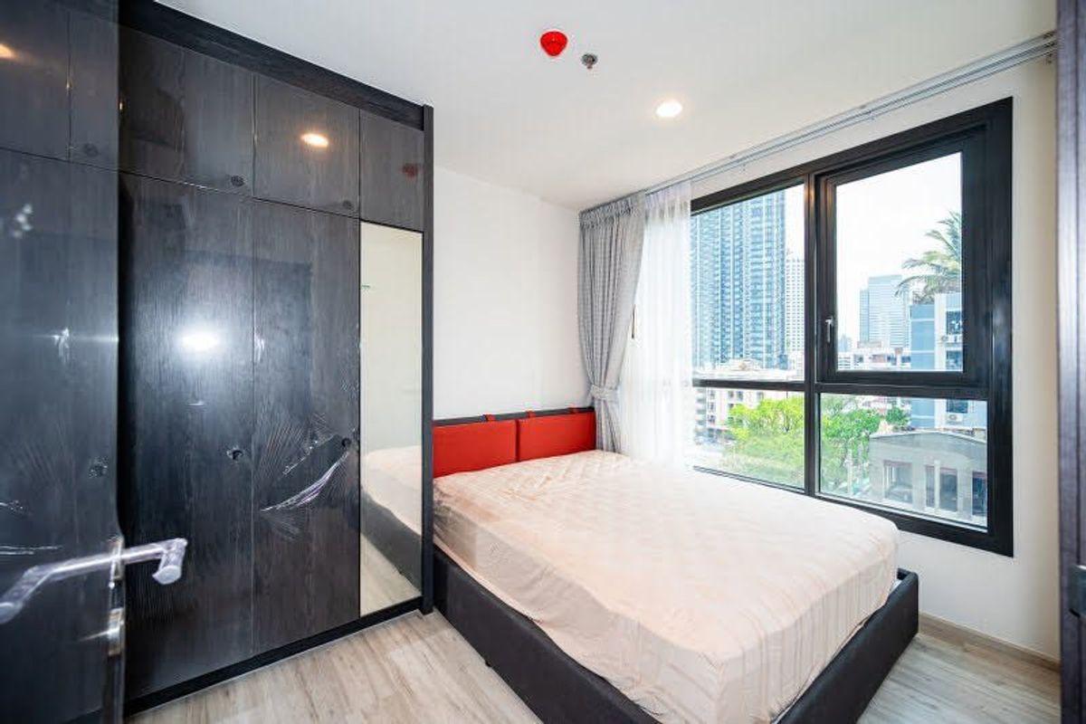 For RentCondoRatchadapisek, Huaikwang, Suttisan : Condo for rent XT Huaikwang 1 bedroom near MRT Huai Khwang 75 meters